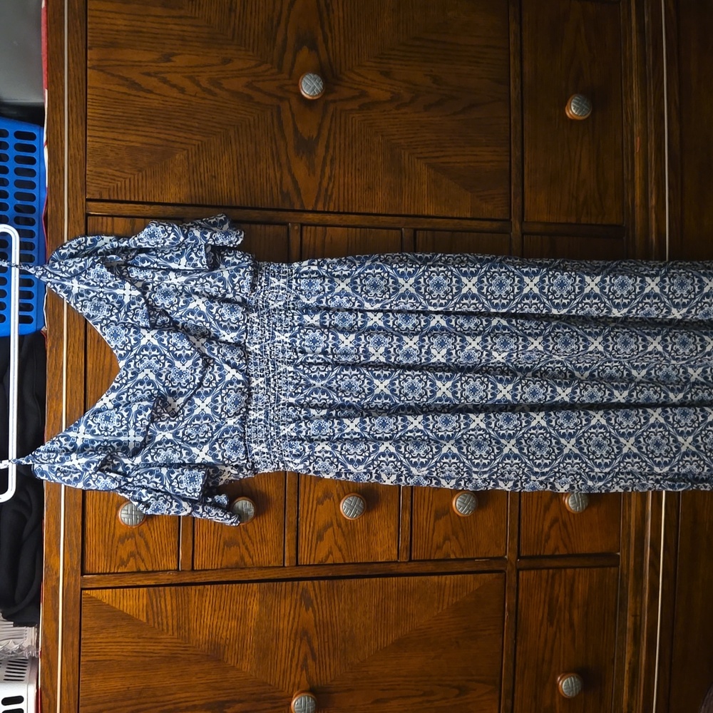 Maxi Dress with cold shoulder blue and white pattern. Women's sz 16